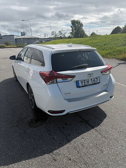 Toyota Auris 4 of 6