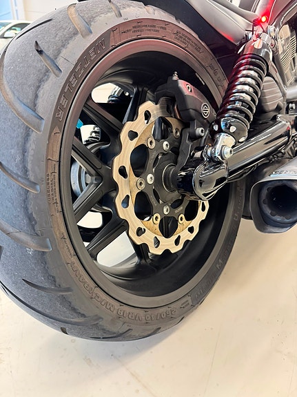 Harley-Davidson VRSCF V-Rod 11 of 13
