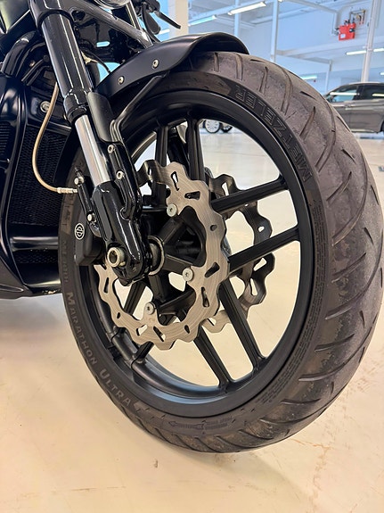 Harley-Davidson VRSCF V-Rod 10 of 13