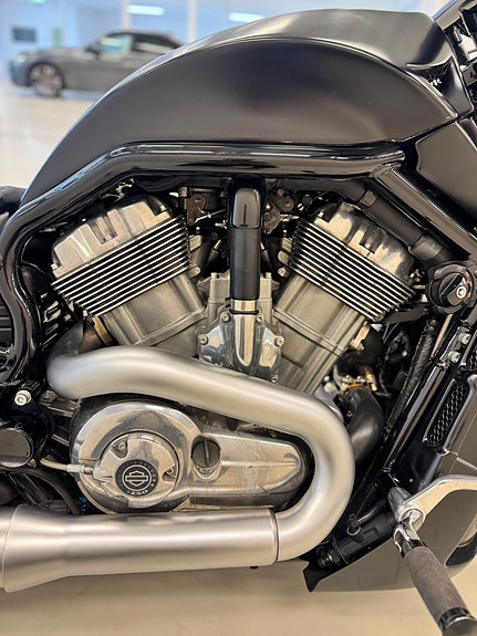 Harley-Davidson VRSCF V-Rod 12 of 13