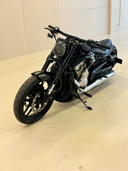 Harley-Davidson VRSCF V-Rod 2 of 13