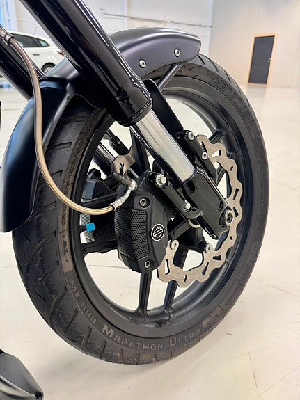 Harley-Davidson VRSCF V-Rod 9 of 13