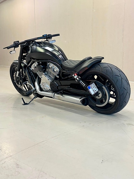 Harley-Davidson VRSCF V-Rod 3 of 13