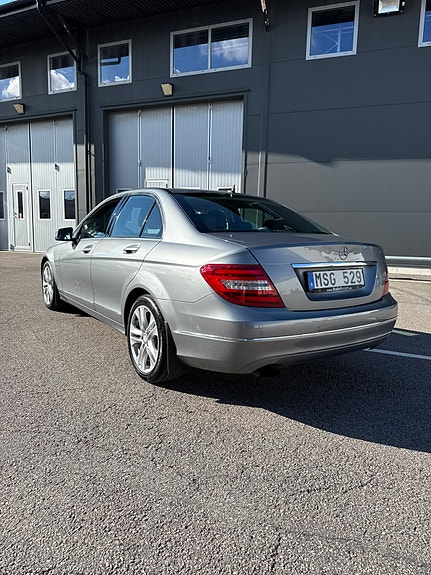 Mercedes-Benz C180 2 of 7