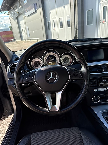 Mercedes-Benz C180 7 of 7