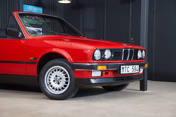BMW 325i 2 of 21
