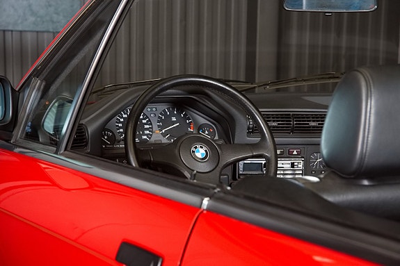 BMW 325i 11 of 21