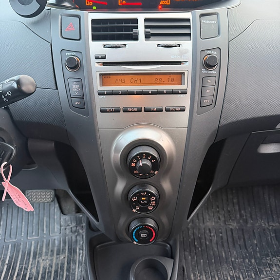 Toyota Yaris 10 of 11