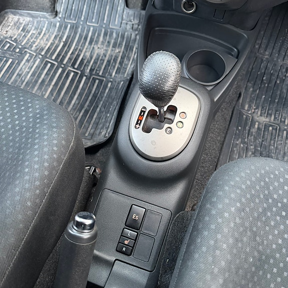 Toyota Yaris 11 of 11