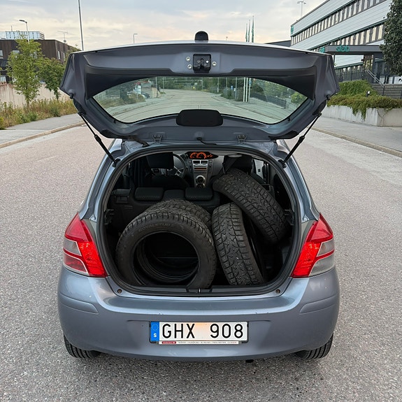 Toyota Yaris 4 of 11