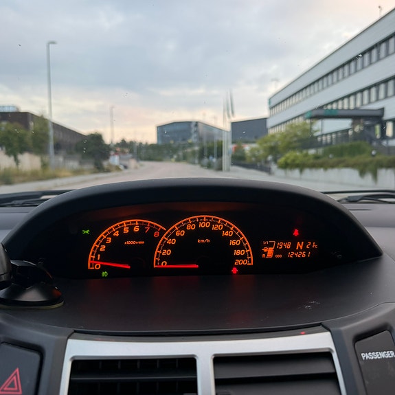 Toyota Yaris 8 of 11