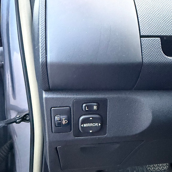 Toyota Yaris 6 of 11
