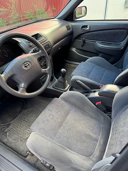 Toyota Corolla 2 of 3
