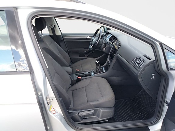 Volkswagen Golf VII 15 of 15