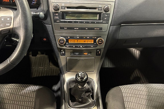 Toyota Avensis 12 of 17