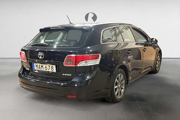 Toyota Avensis 7 of 17