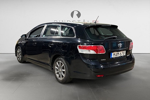 Toyota Avensis 5 of 17