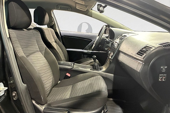 Toyota Avensis 15 of 17