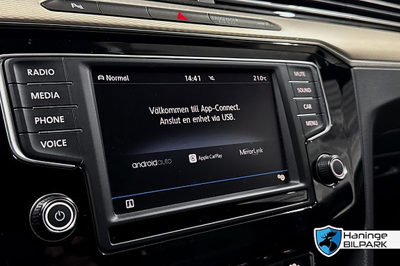 Volkswagen Passat Alltrack 23 of 29