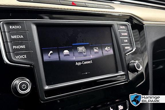 Volkswagen Passat Alltrack 22 of 29