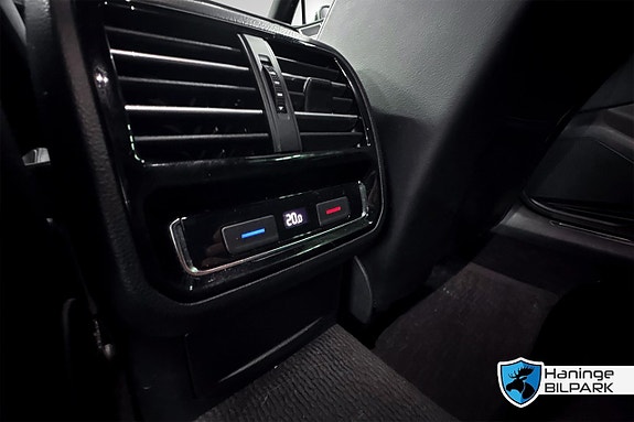 Volkswagen Passat Alltrack 27 of 29