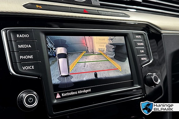 Volkswagen Passat Alltrack 24 of 29