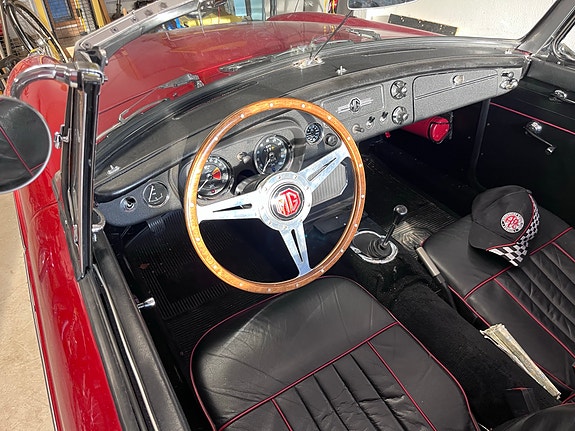 MG MGB 3 of 4