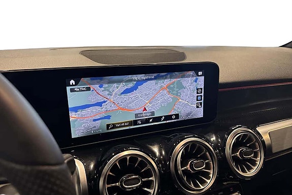 Mercedes-Benz GLB180 d 11 of 15