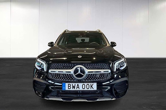 Mercedes-Benz GLB180 d 2 of 15
