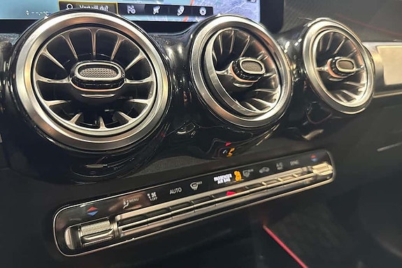Mercedes-Benz GLB180 d 10 of 15