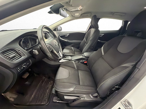 Volvo V40 12 of 30