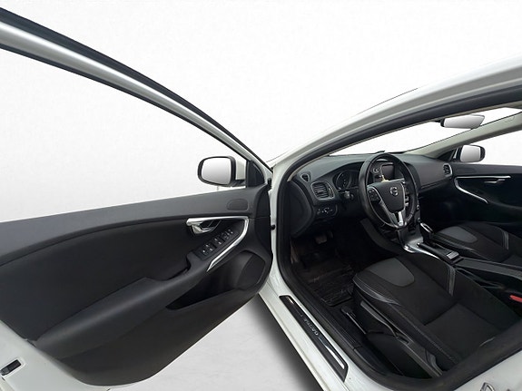 Volvo V40 11 of 30