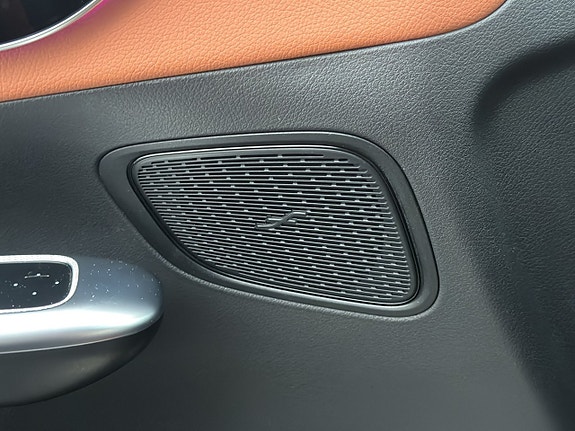 Mercedes-Benz GLC300 e 16 of 30