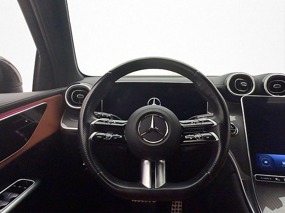 Mercedes-Benz GLC300 e 14 of 30