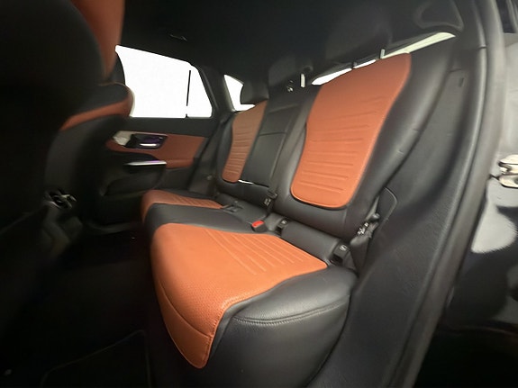 Mercedes-Benz GLC300 e 13 of 30