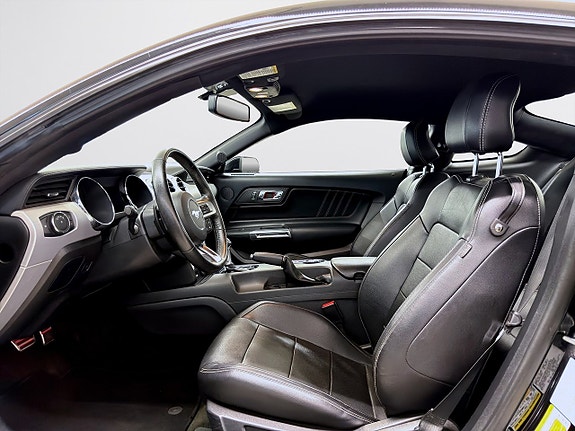 Ford Mustang 12 of 16