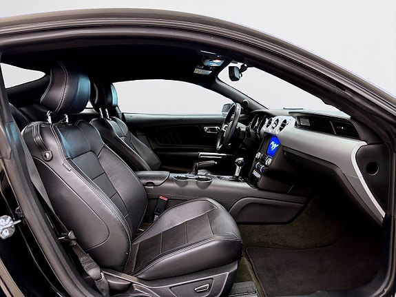 Ford Mustang 11 of 16