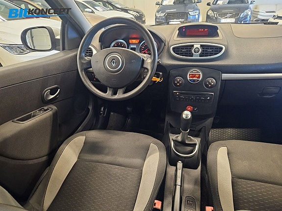 Renault Clio 10 of 12