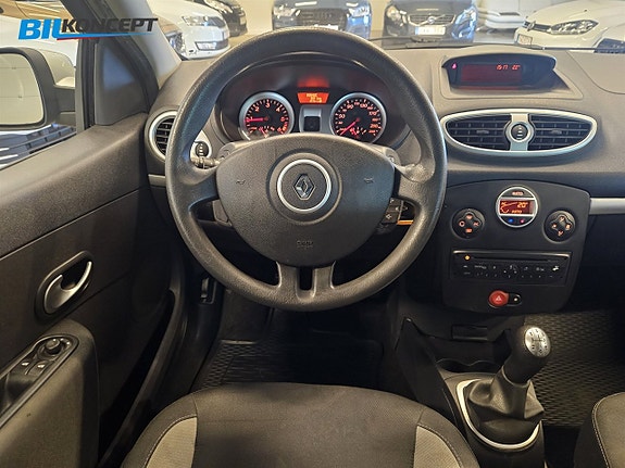 Renault Clio 11 of 12
