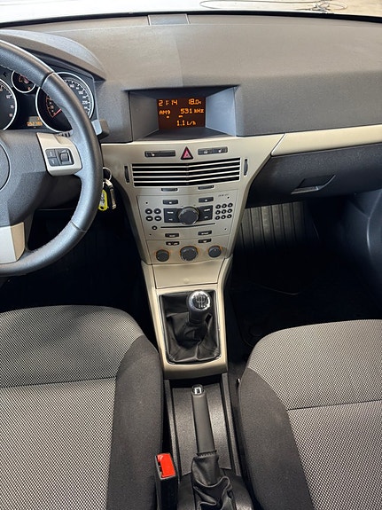Opel Astra 18 of 21