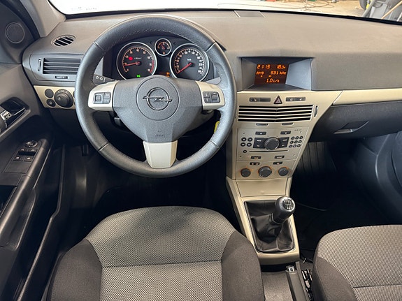 Opel Astra 19 of 21