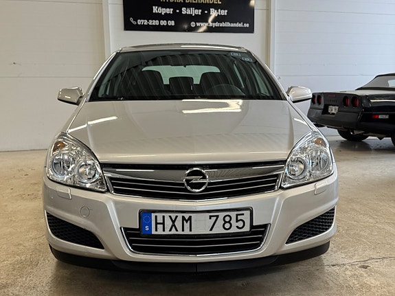 Opel Astra 2 of 21