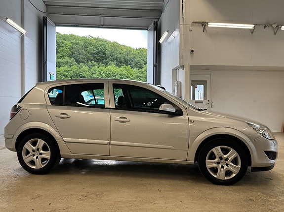 Opel Astra 9 of 21
