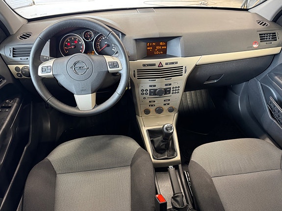Opel Astra 17 of 21