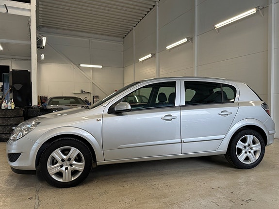 Opel Astra 4 of 21