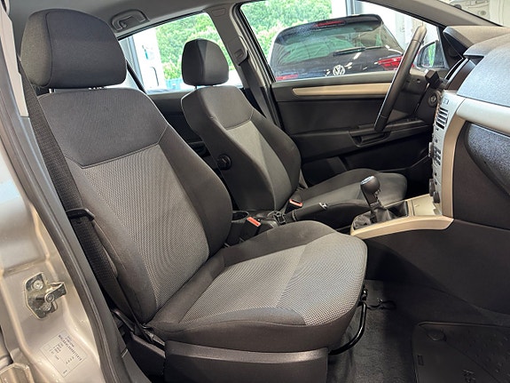 Opel Astra 10 of 21