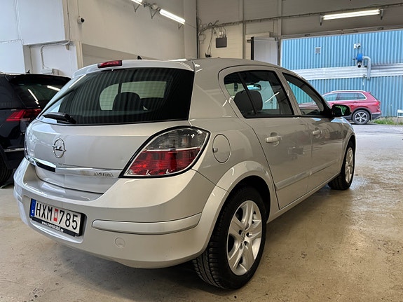 Opel Astra 8 of 21