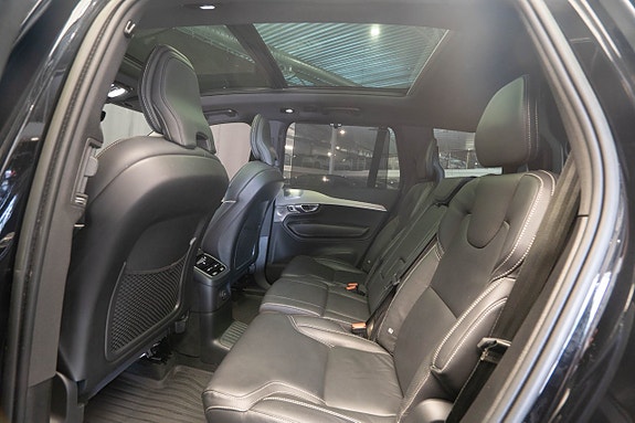 Volvo XC90 26 of 30