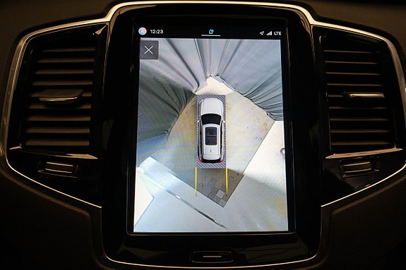 Volvo XC90 16 of 30