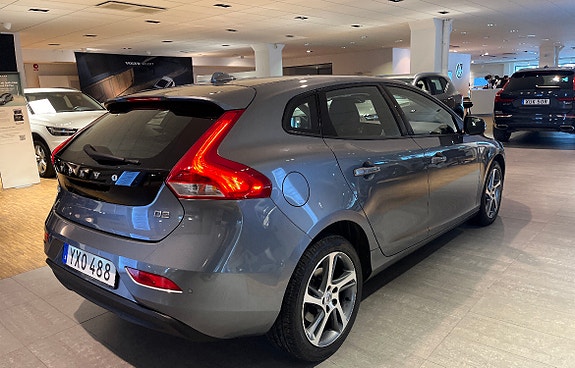 Volvo V40 2 of 5
